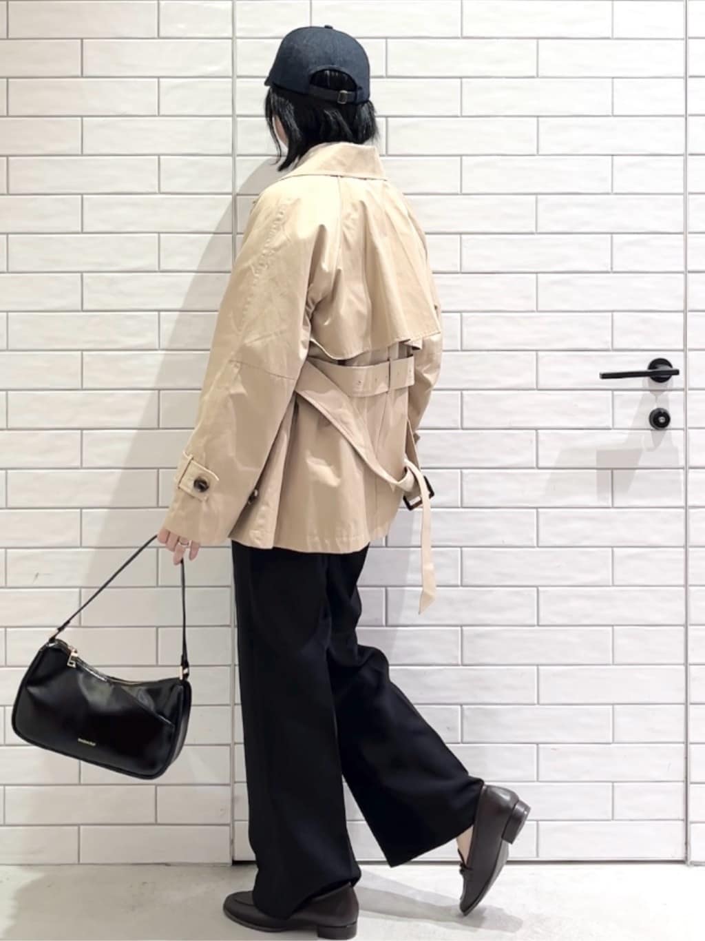 しおりさんの「OPAQUE.CLIP｜ミドルトレンチコート【洗濯機OK】」を使ったコーディネート