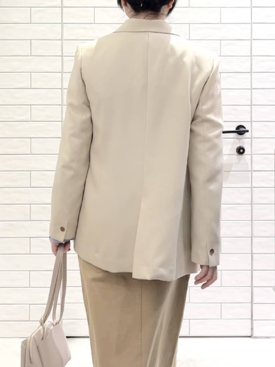 しおりさんの「OPAQUE.CLIP｜金ボタンダブルブレストテーラードジャケット／セットアップ対応【洗える】」を使ったコーディネート