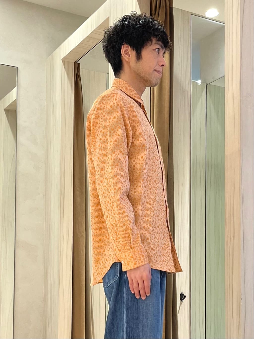URAさんの「TAKEO KIKUCHI｜【洗える】カラースプリングニット」を使ったコーディネート