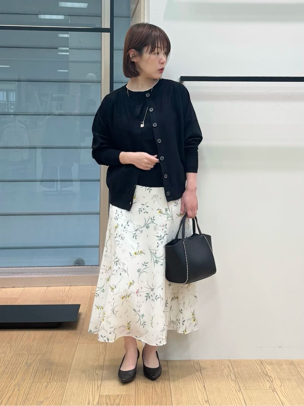asamiさんの「INDIVI｜【洗える／アンサンブル可能】シンプルデザインニット」を使ったコーディネート