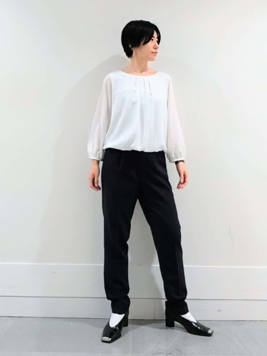 ミズタさんの「UNTITLED｜【透けにくい/ウエストイン見え】タックブラウス」を使ったコーディネート