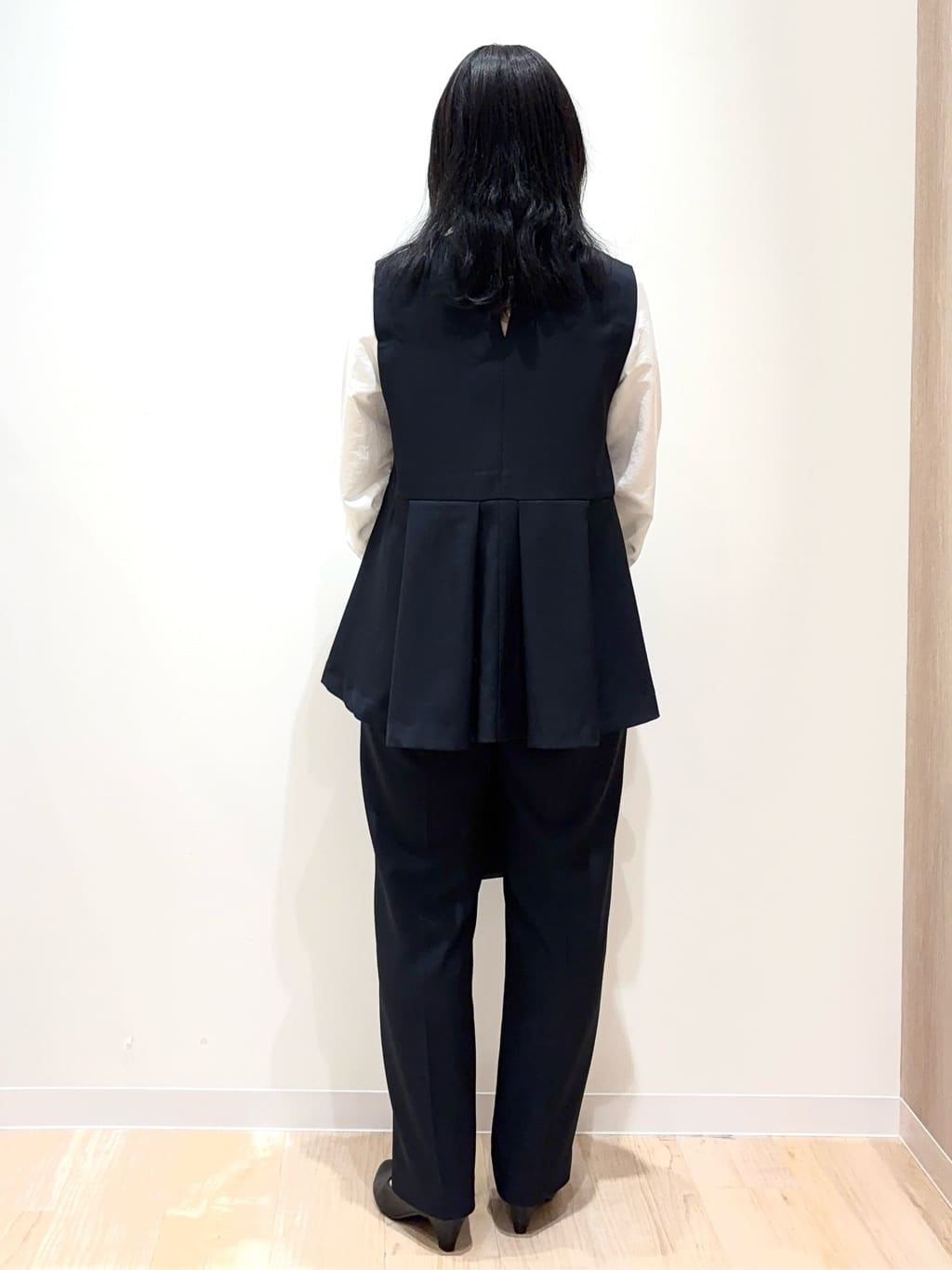 miraiさんの「grove｜【マシンウォッシュ/防シワ】袖ドッキングペプラムブラウス【着回しカセット】」を使ったコーディネート