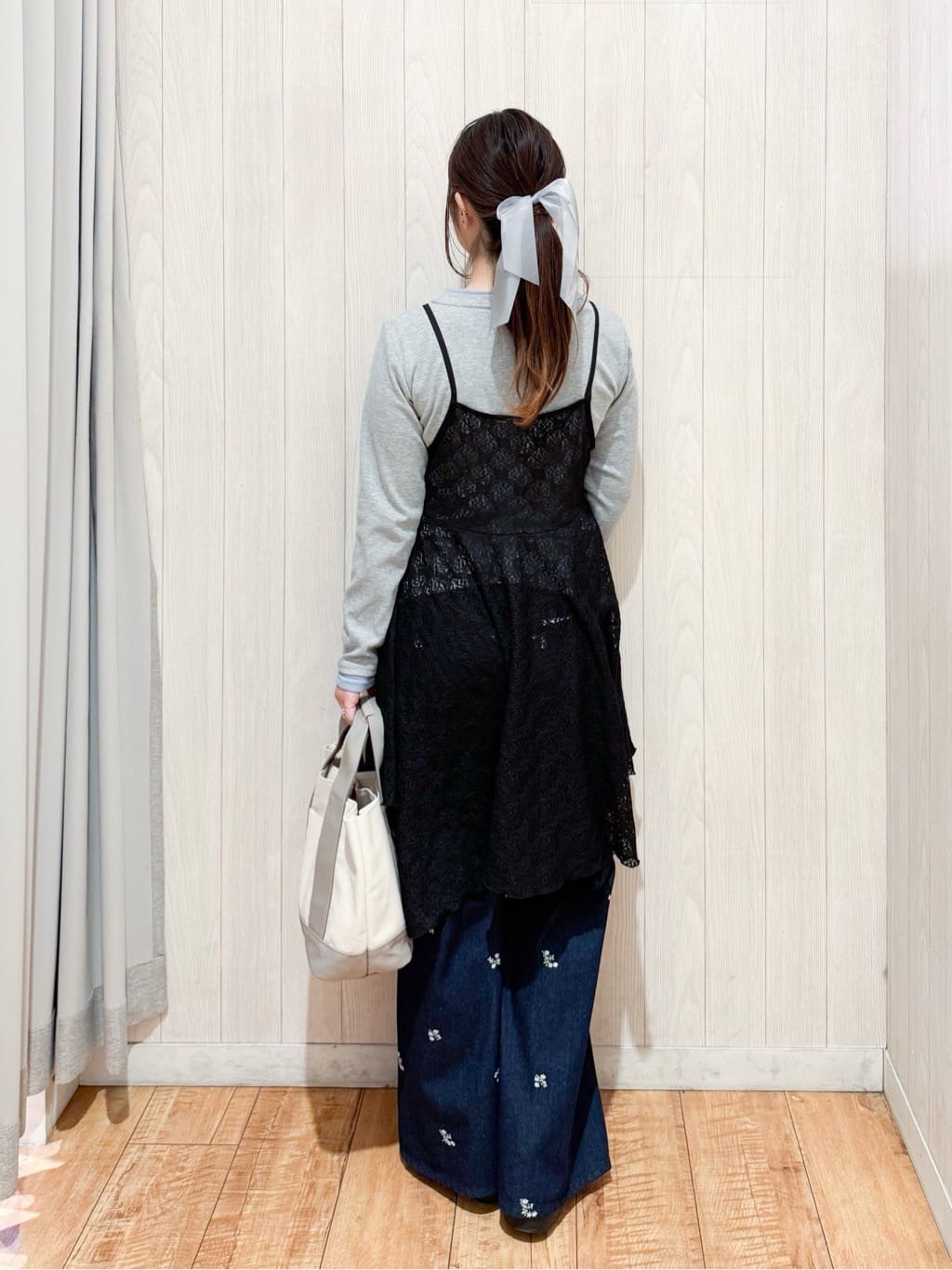 愛さんの「SHOO･LA･RUE｜【前後2WAYネック】レイヤードスタイルにおすすめ レースキャミチュニック」を使ったコーディネート