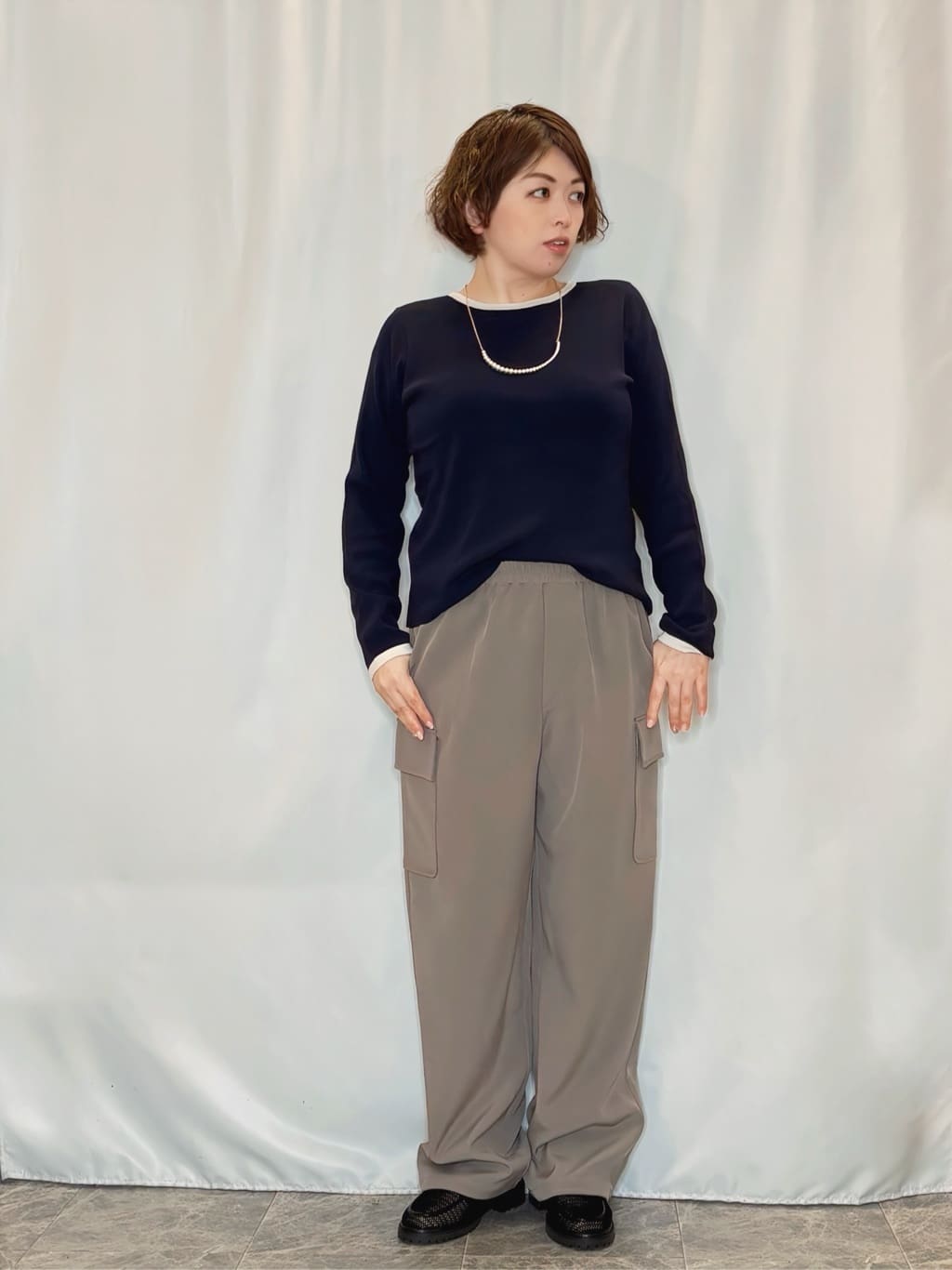 たみさんの「SHOO･LA･RUE｜【洗濯機可/S-LL/アンサンブル可】すっきりと好印象 配色クルーネックニット」を使ったコーディネート