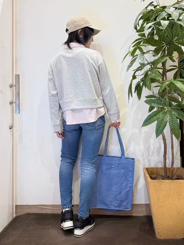 misakiさんの「SHOO･LA･RUE｜【洗濯機可】1枚でサマ見え シャツレイヤード風 スウェット」を使ったコーディネート