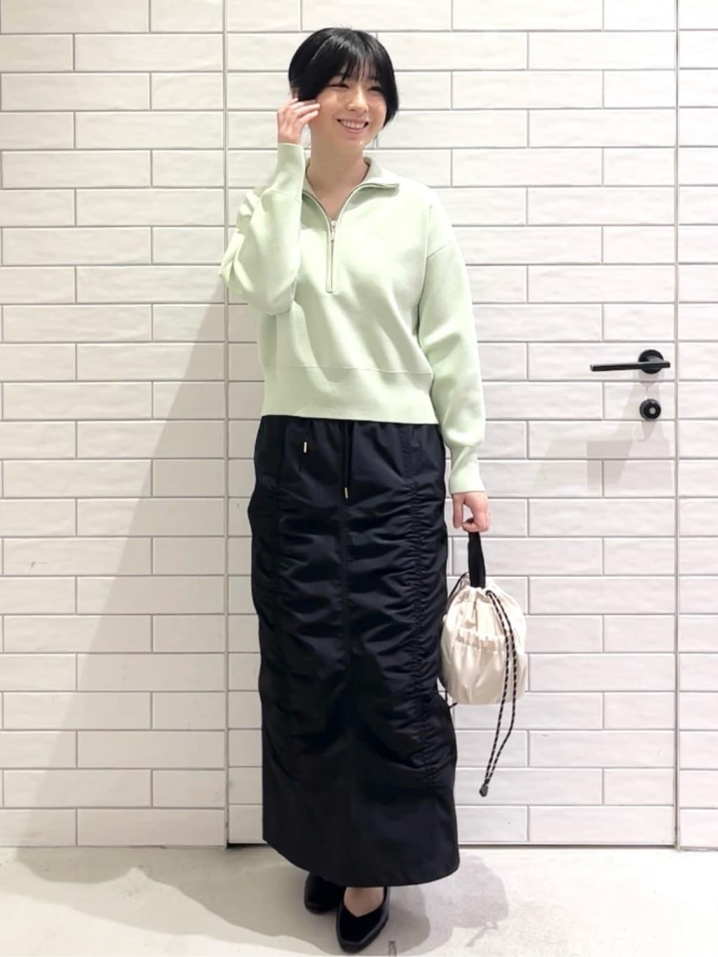 しおりさんの「OPAQUE.CLIP｜ハーフZIP刺繍ロゴニット【洗濯機OK】」を使ったコーディネート