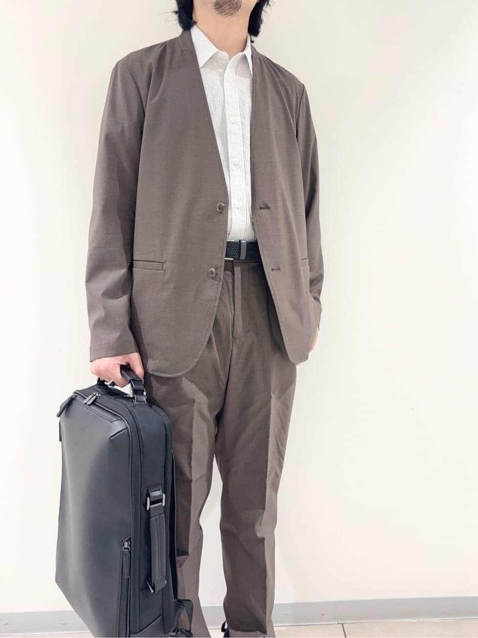 及川さんの「TAKEO KIKUCHI｜【ON／OFF兼用】CARREMANファブリック ノーカラージャケット」を使ったコーディネート