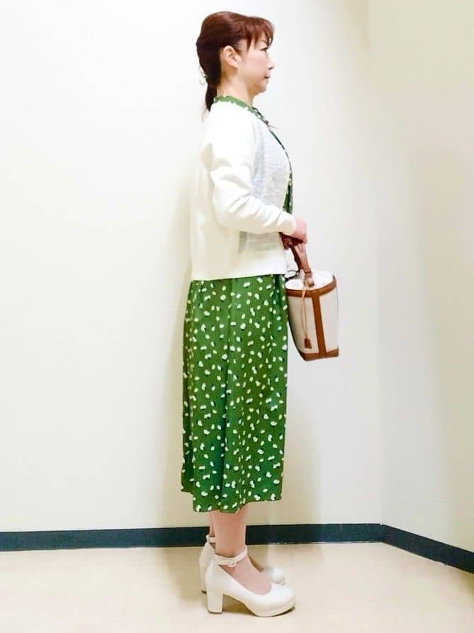 花さんの「Reflect｜【セレモニー／通勤／おでかけに◎】フラワープリントボウタイワンピース」を使ったコーディネート