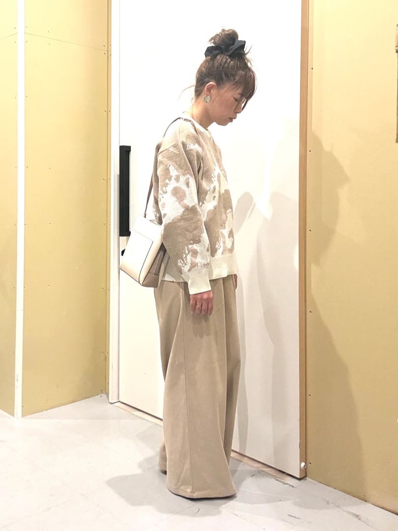 えみ子さんの「SHOO･LA･RUE｜【洗濯機可/S-LL】1枚で華やかに ラメ入りニュアンス柄ニット」を使ったコーディネート