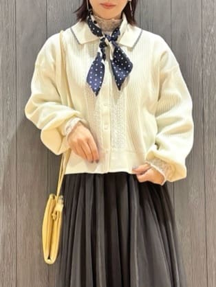 meiさんの「SHOO･LA･RUE｜プリントスカーフ（65&times;65cm）」を使ったコーディネート