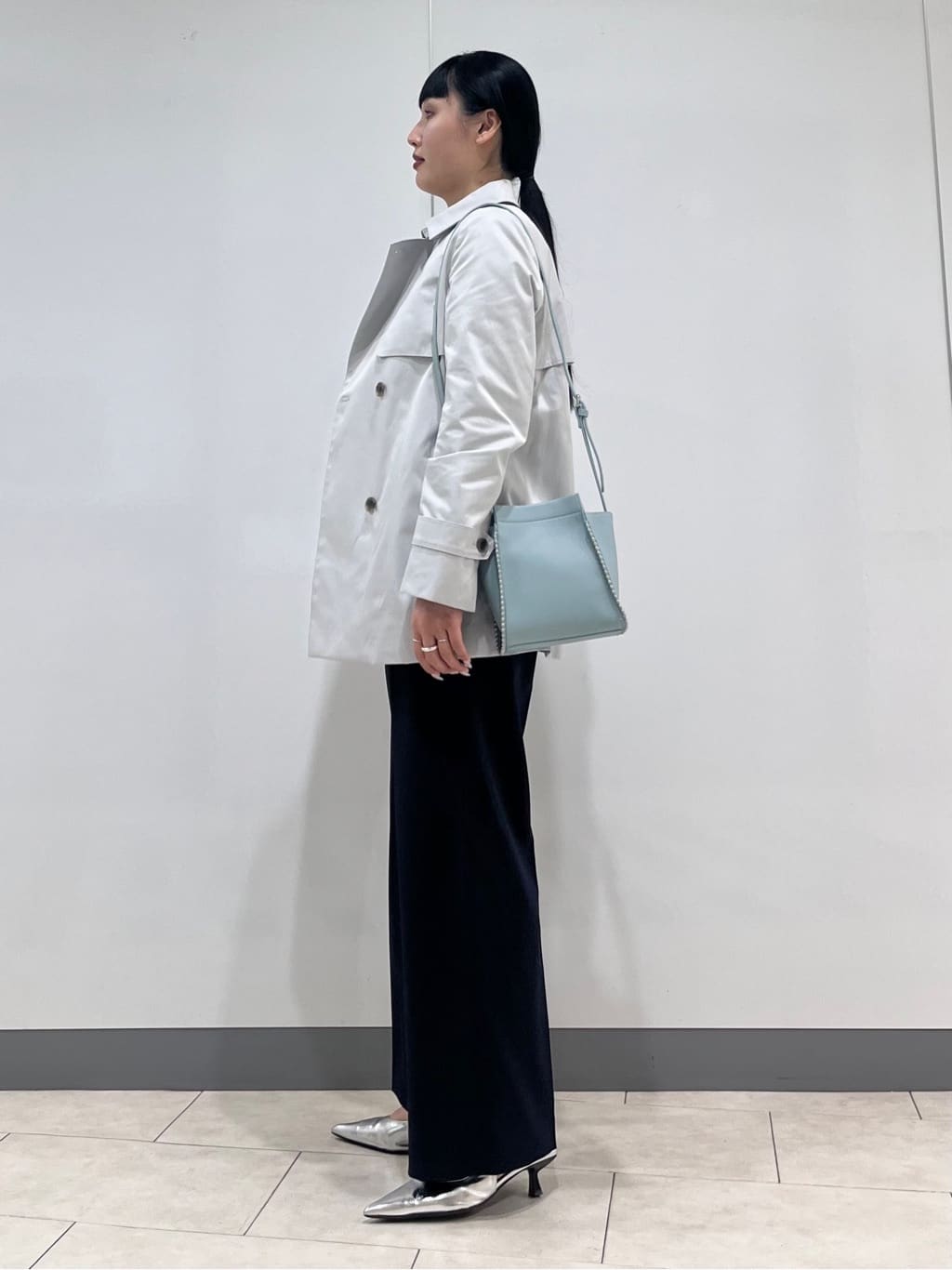 hasuさんの「INDIVI｜【花粉付着防止／撥水／UVケア】名品トレンチコート」を使ったコーディネート