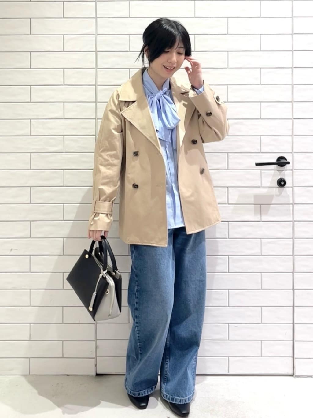 しおりさんの「OPAQUE.CLIP｜ミドルトレンチコート【洗濯機OK】」を使ったコーディネート