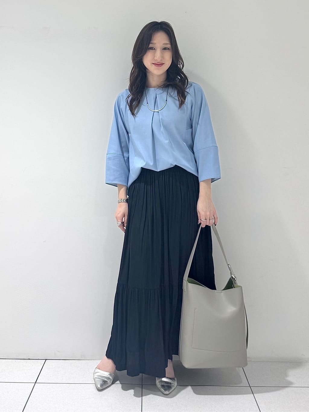 そんさんの「INDIVI｜【洗える／UVケア／SETUP可能】デニムライク ランタン袖ブラウス」を使ったコーディネート