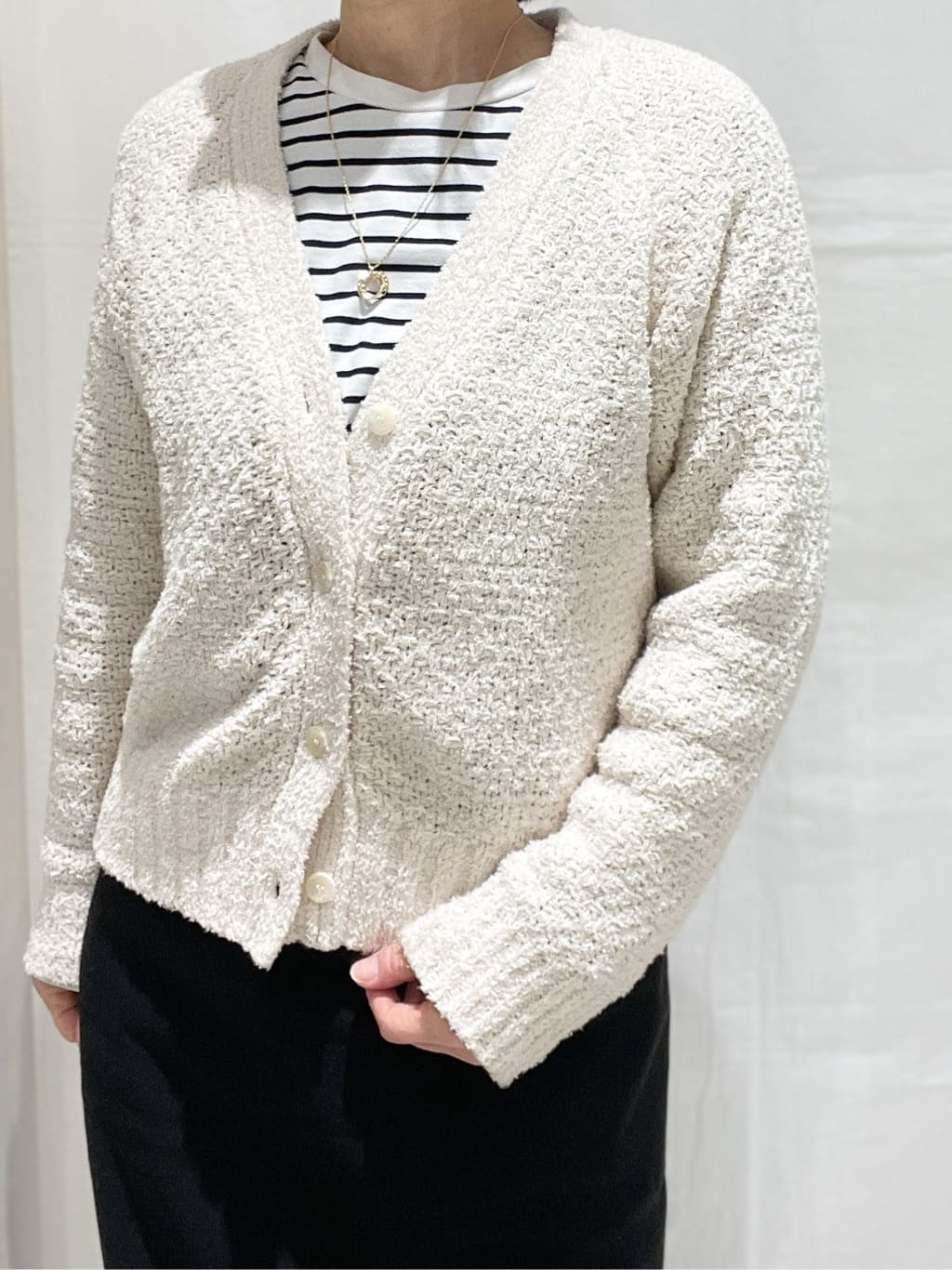 hiroさんの「grove｜高評価！【洗える】リラックスして着たい、Vネックカーディガン」を使ったコーディネート