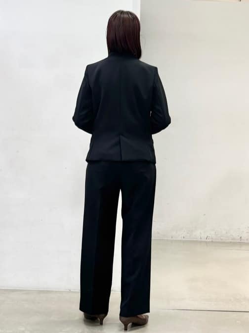 fujiさんの「THE SHOP TK｜【通勤スタイルに】ダブルクロス ノーカラージャケット/セットアップ可」を使ったコーディネート