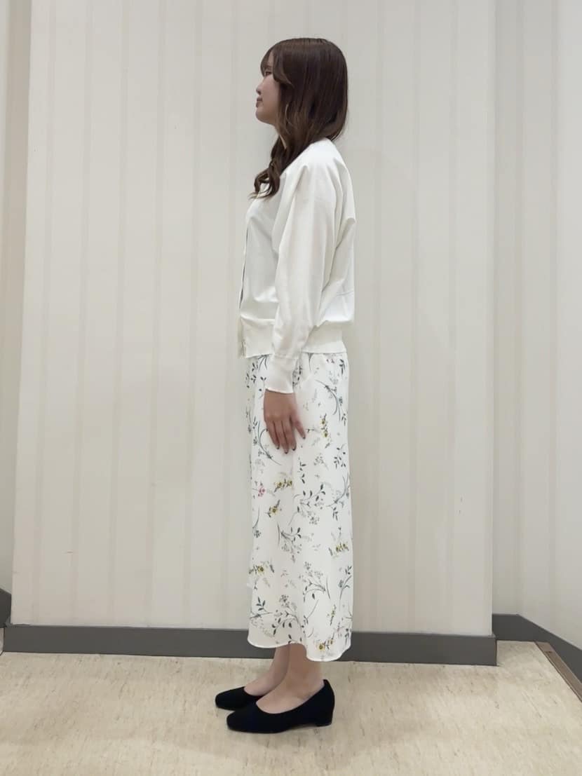 ちひさんの「INDIVI｜【洗える／前後2WAY／アンサンブル可能】ドルマンスリーブカーディガン」を使ったコーディネート