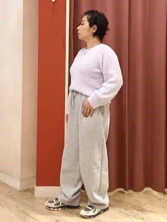 cameさんの「SHOO･LA･RUE｜【洗濯機可/あったか/S-LL】裏起毛ストーン付き スウェットカーブパンツ」を使ったコーディネート