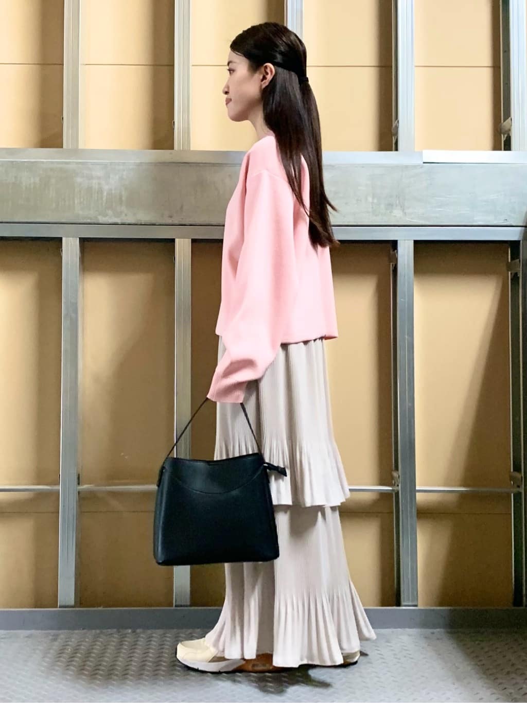 sahoさんの「THE SHOP TK｜【羽織るだけでこなれ感を演出】デニム切替カーディガン」を使ったコーディネート