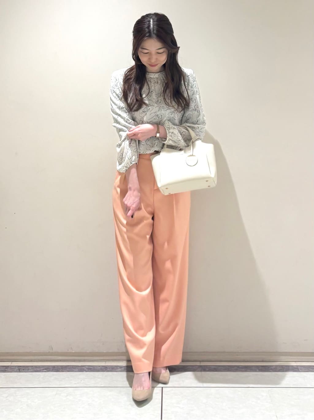 sakiさんの「COUP DE CHANCE｜【手洗い可／日本製】花柄ブラウス」を使ったコーディネート