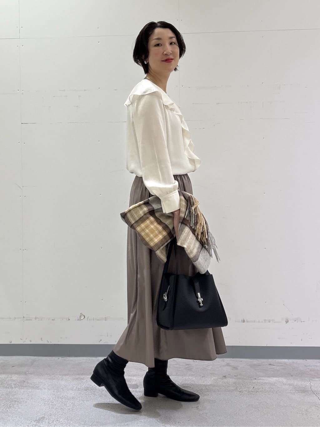 yuriさんの「INDIVI｜レザー調ギャザースカート」を使ったコーディネート