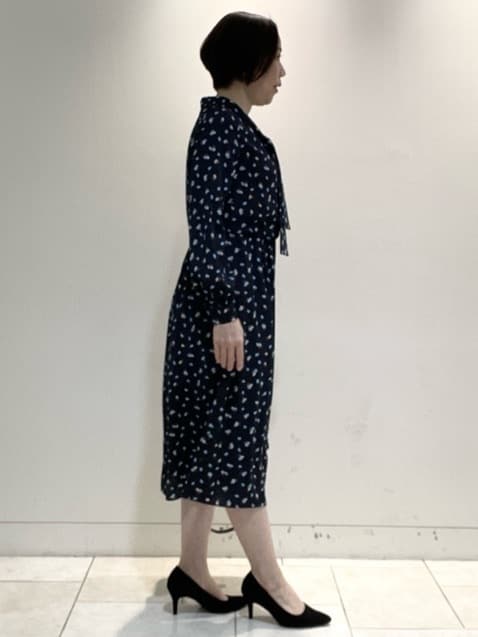 フミさんの「Reflect｜【セレモニー／通勤／おでかけに◎】フラワープリントボウタイワンピース」を使ったコーディネート