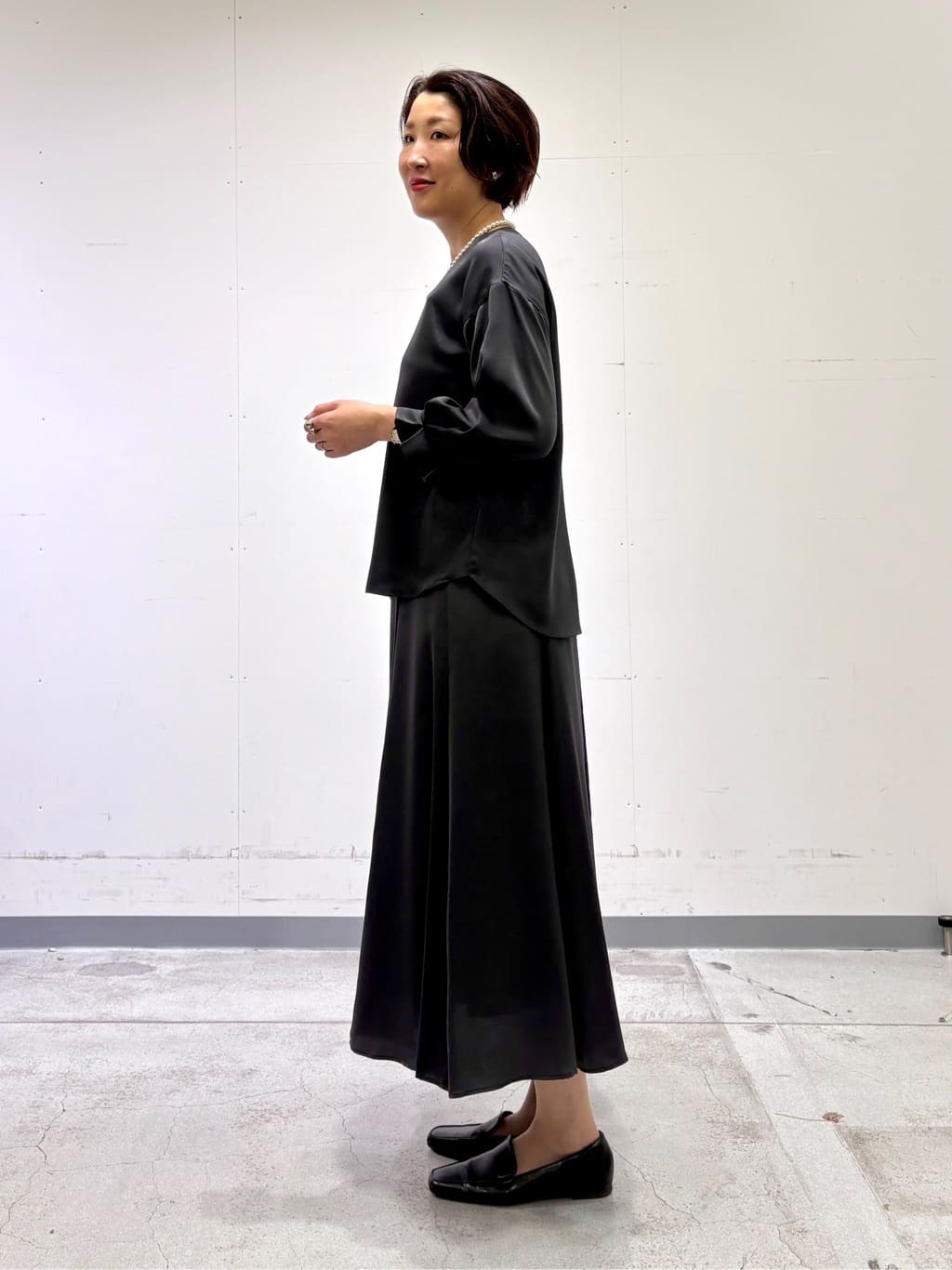 yuriさんの「INDIVI｜【セットアップ可能】スエード調サテンブラウス」を使ったコーディネート