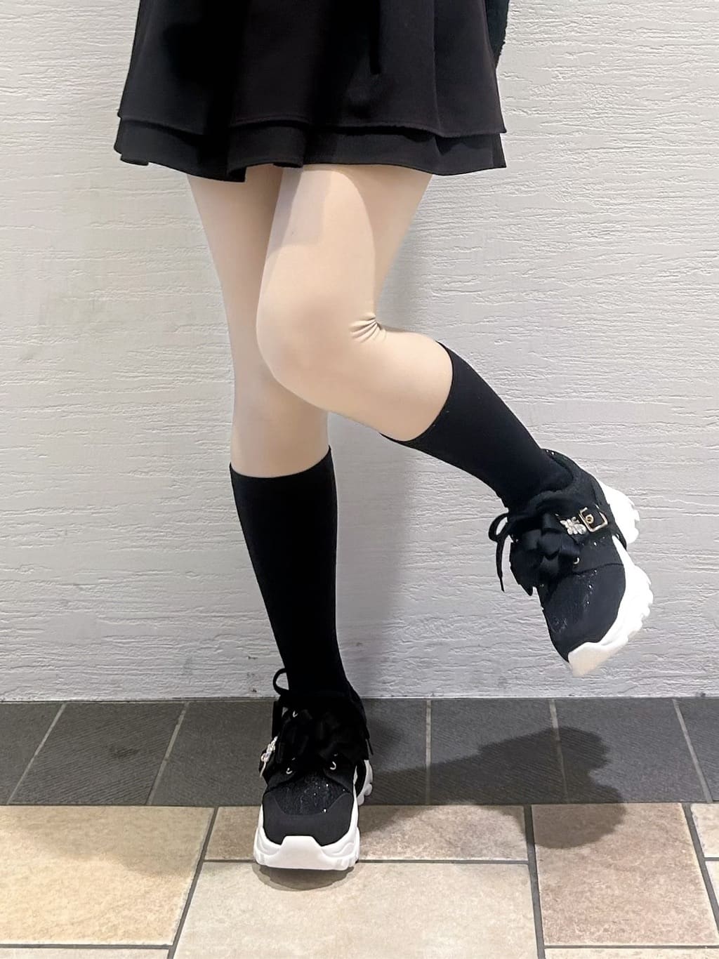 ゆうりさんの「ESPERANZA｜ツインリボンベルト付きラメスニーカー」を使ったコーディネート