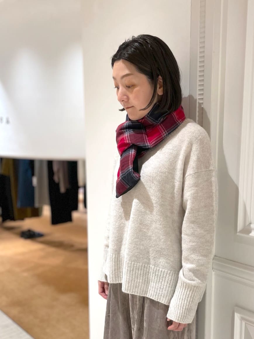 makiさんの「DRESSTERIOR｜アルパカブレンドVネックニット」を使ったコーディネート