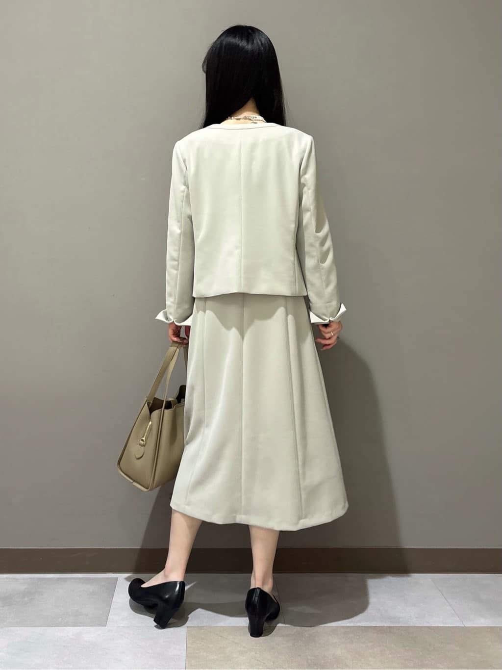 KEIKOさんの「INDIVI｜【上品光沢／SETUP可能】切り替えデザインジャケット」を使ったコーディネート
