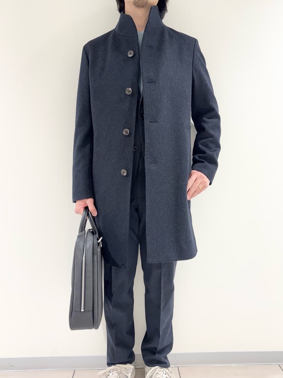 及川さんの「TAKEO KIKUCHI｜【ウールカシミヤブレンド】ビーバー調 スタンドカラー コート」を使ったコーディネート