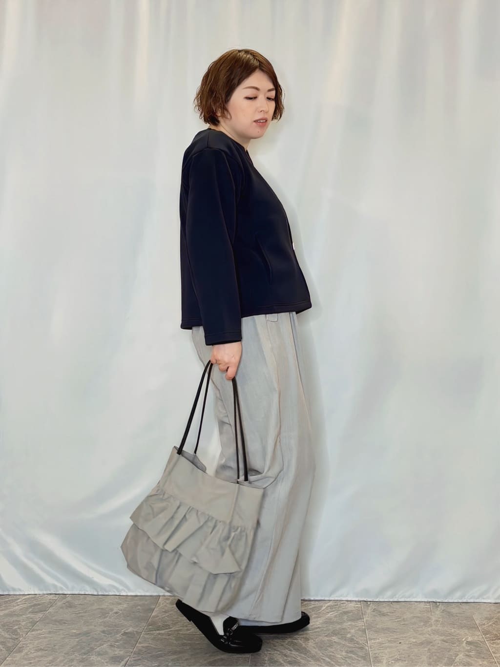 たみさんの「SHOO･LA･RUE｜【セットアップ可/S-LL/なめらかタッチ】大人のきれいめスタイルに ノーカラージップブルゾン」を使ったコーディネート