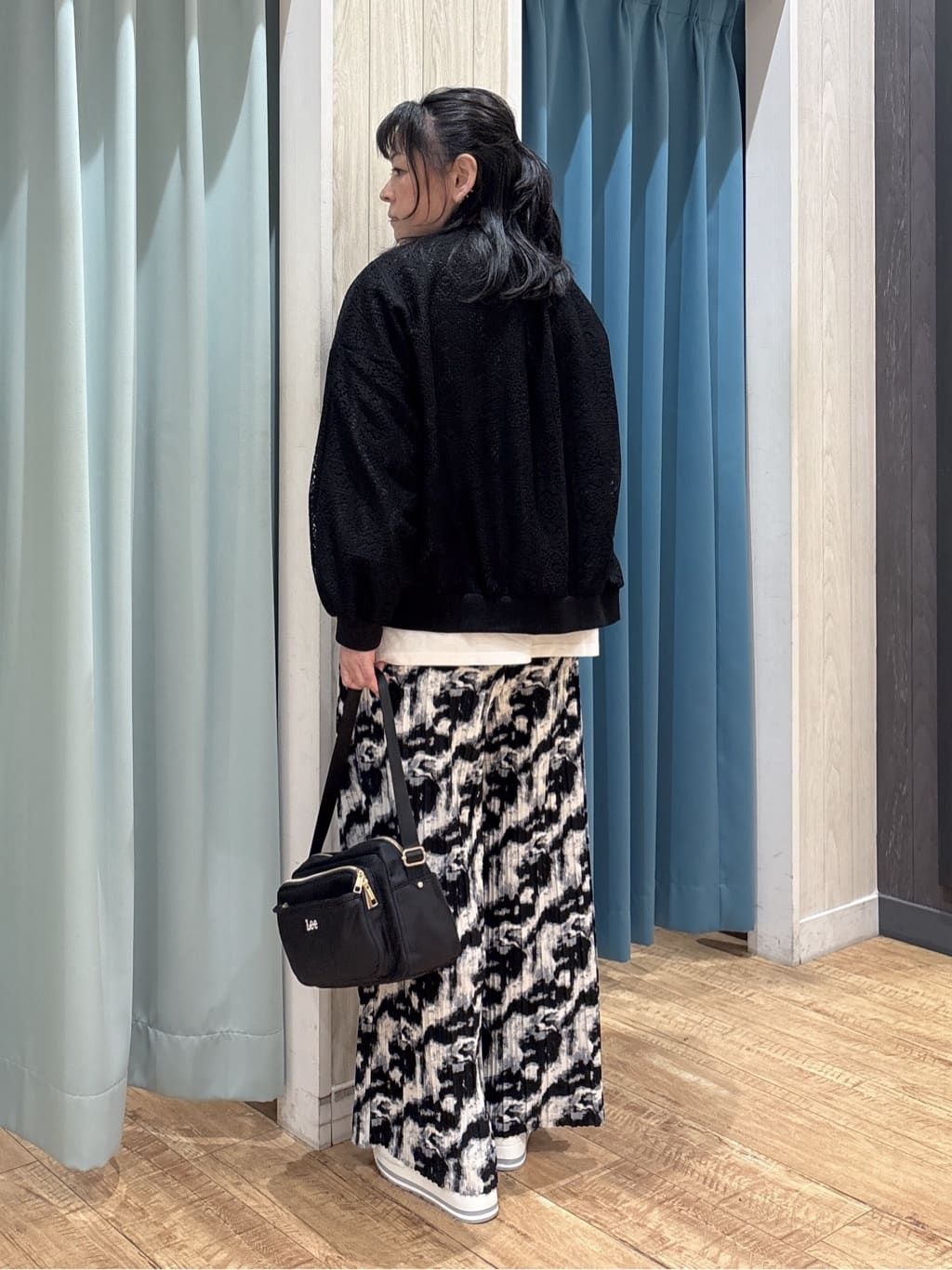 わかさんの「SHOO･LA･RUE｜ちょうどいい華やかさ　ふんわりレースブルゾン」を使ったコーディネート