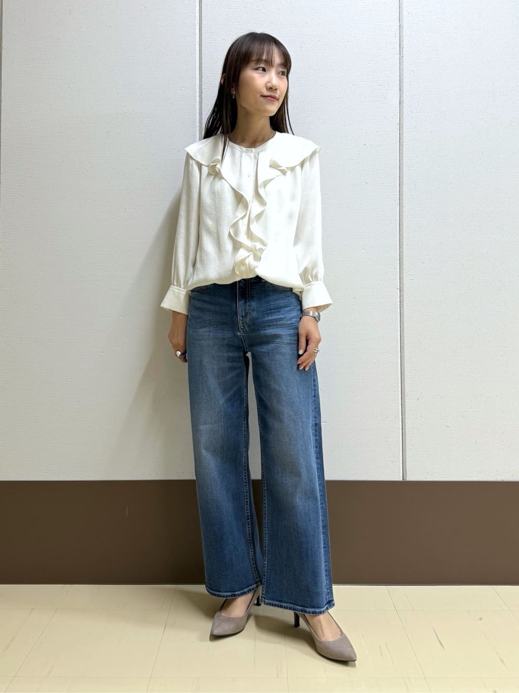 mamiさんの「INDIVI｜【洗える】ラッフルサテンブラウス」を使ったコーディネート