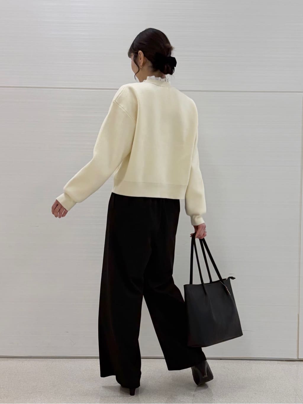 Juraさんの「SHOO･LA･RUE｜【洗濯機可/S-LL】1枚でも羽織りでも 華やか上品カーデ」を使ったコーディネート