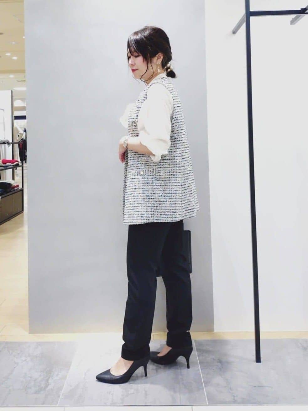 TOMOMIさんの「INDIVI｜【2点セット／洗える】ツイードジレ＆ボウタイブラウス」を使ったコーディネート