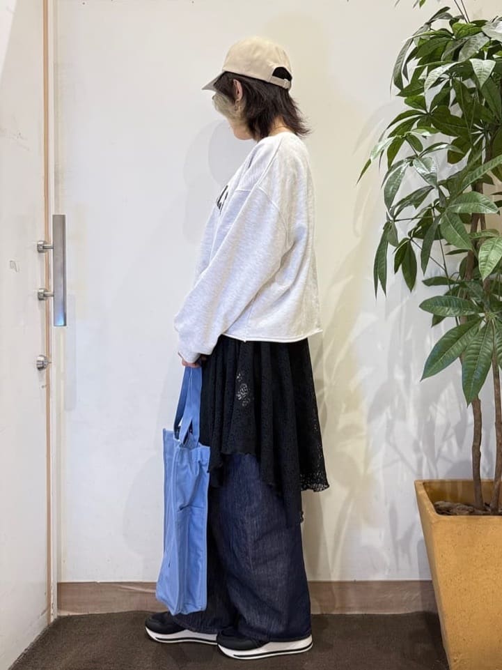 misakiさんの「SHOO･LA･RUE｜【洗濯機可/S-LL】コーデの主役になる ロゴアソート 裏毛スウェット」を使ったコーディネート