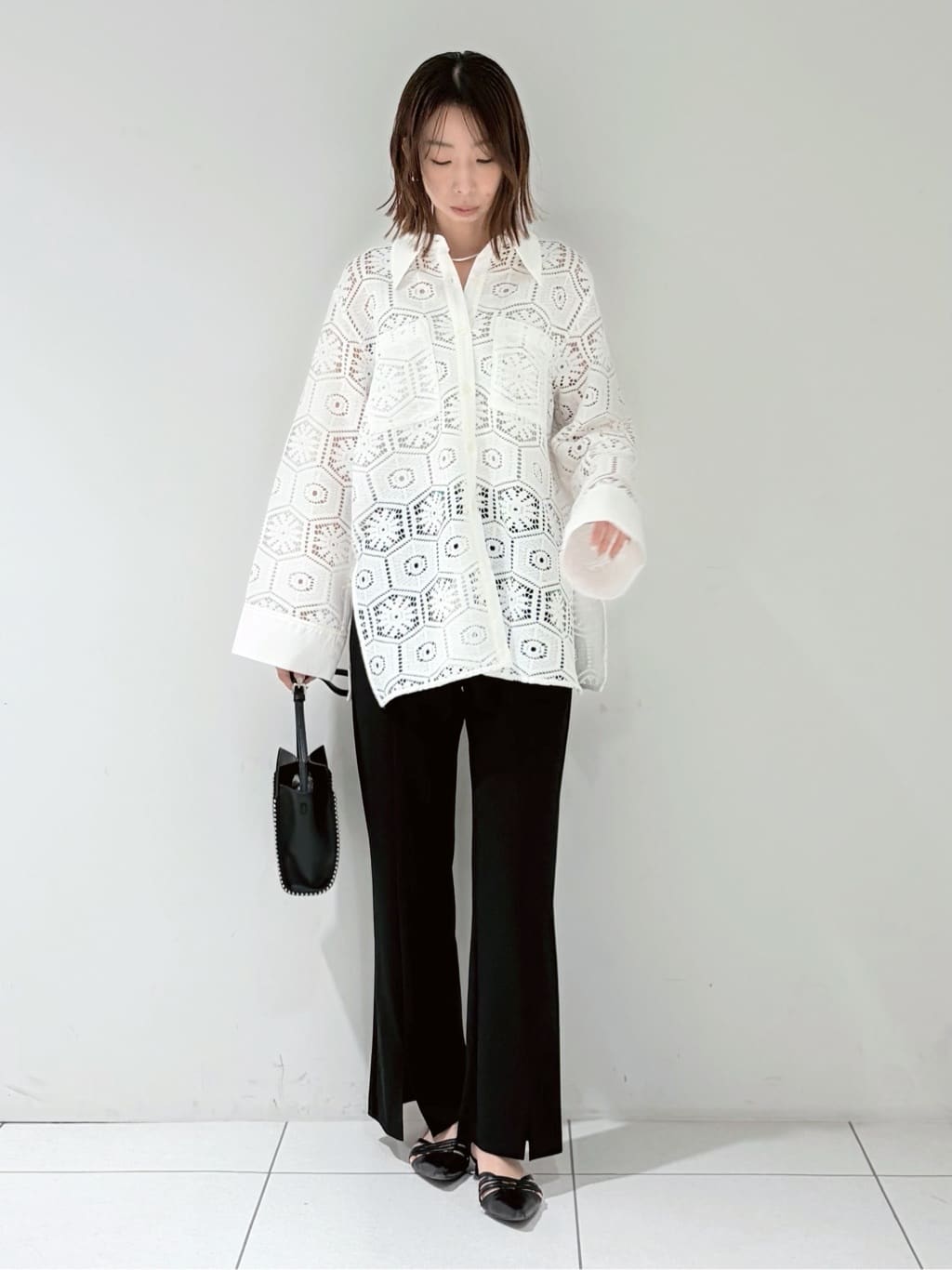 shioriさんの「INDIVI｜幾何柄レースビッグシャツ」を使ったコーディネート