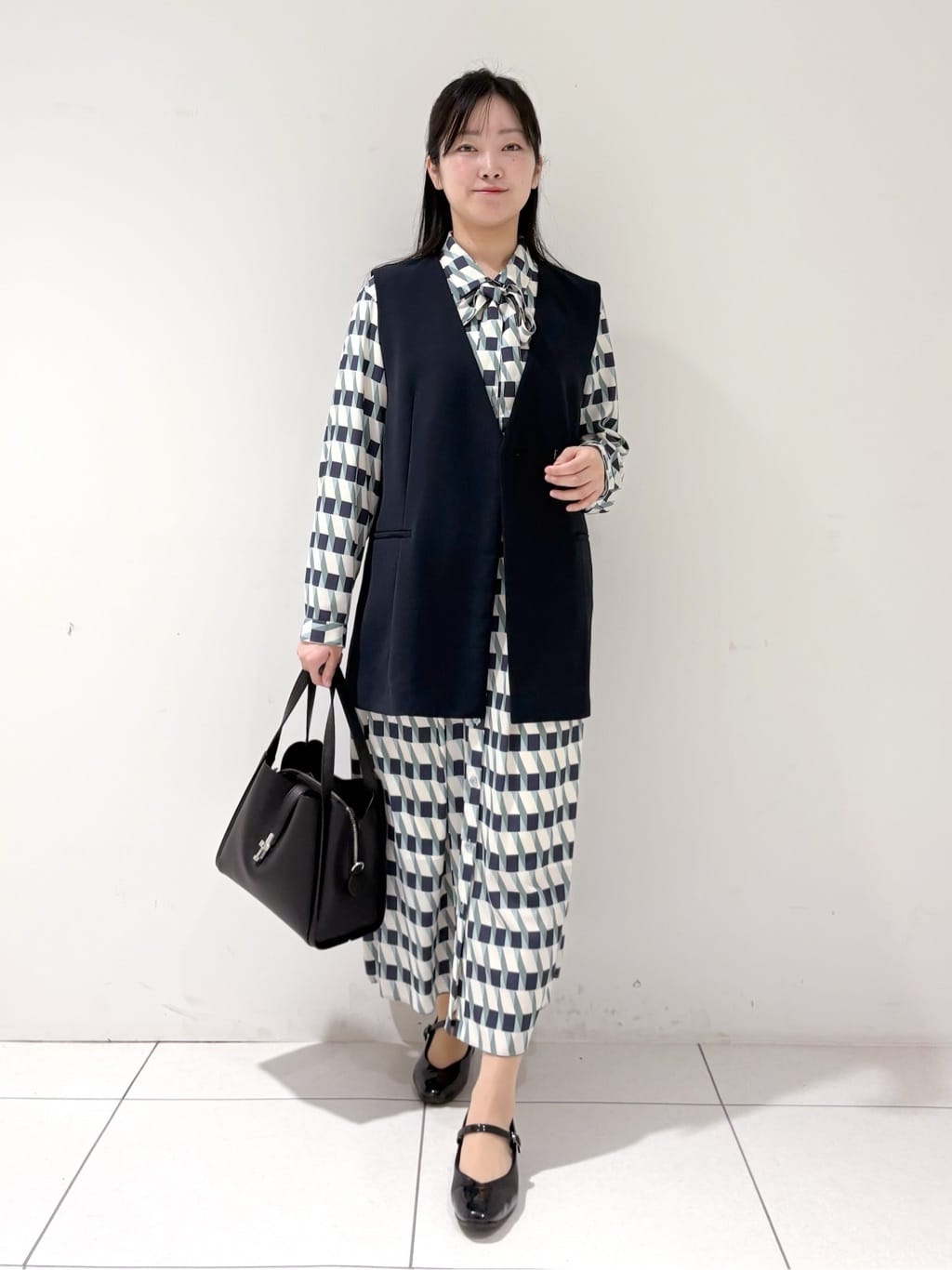 momokoさんの「INDIVI｜【洗える／多機能／SETUP可】着る日傘ジレジャケット」を使ったコーディネート
