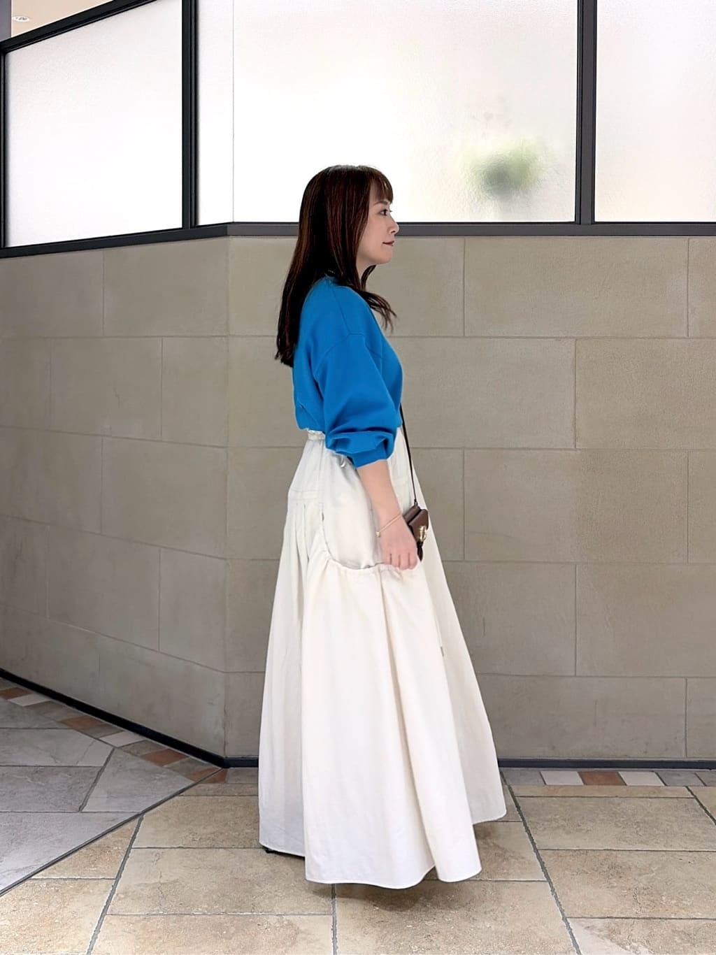よねさんの「INDIVI｜Timeless｜フォルムロゴニット」を使ったコーディネート