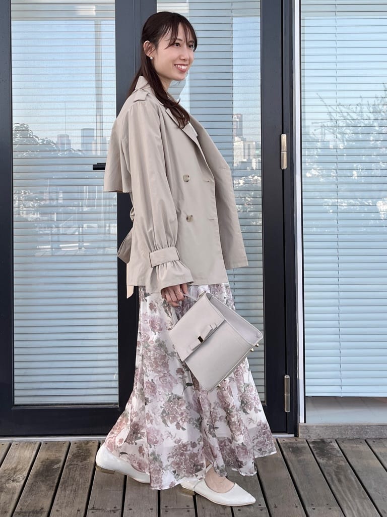 はばさんの「Couture brooch｜【撥水・洗える】ハーフ トレンチコート」を使ったコーディネート