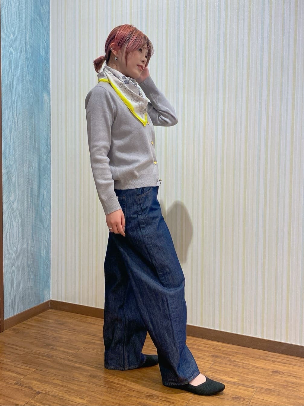 ayaさんの「SHOO･LA･RUE｜【SHOO・LA・RUE DENIM/高レビュー】ゆるっと決まる こなれカーブデニムパンツ」を使ったコーディネート
