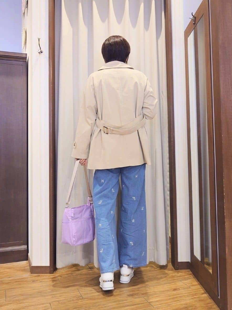 ERIKOさんの「SHOO･LA･RUE｜【S-LL/撥水】通勤やお出かけにも活躍 ミドルトレンチコート」を使ったコーディネート