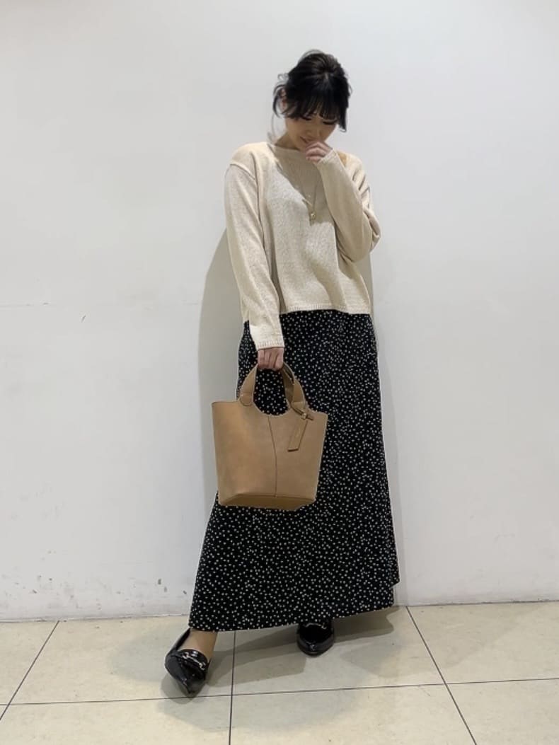 watanabeさんの「UNTITLED｜【セットアップ可/後ろウエストゴム】ランダムドットスカート」を使ったコーディネート