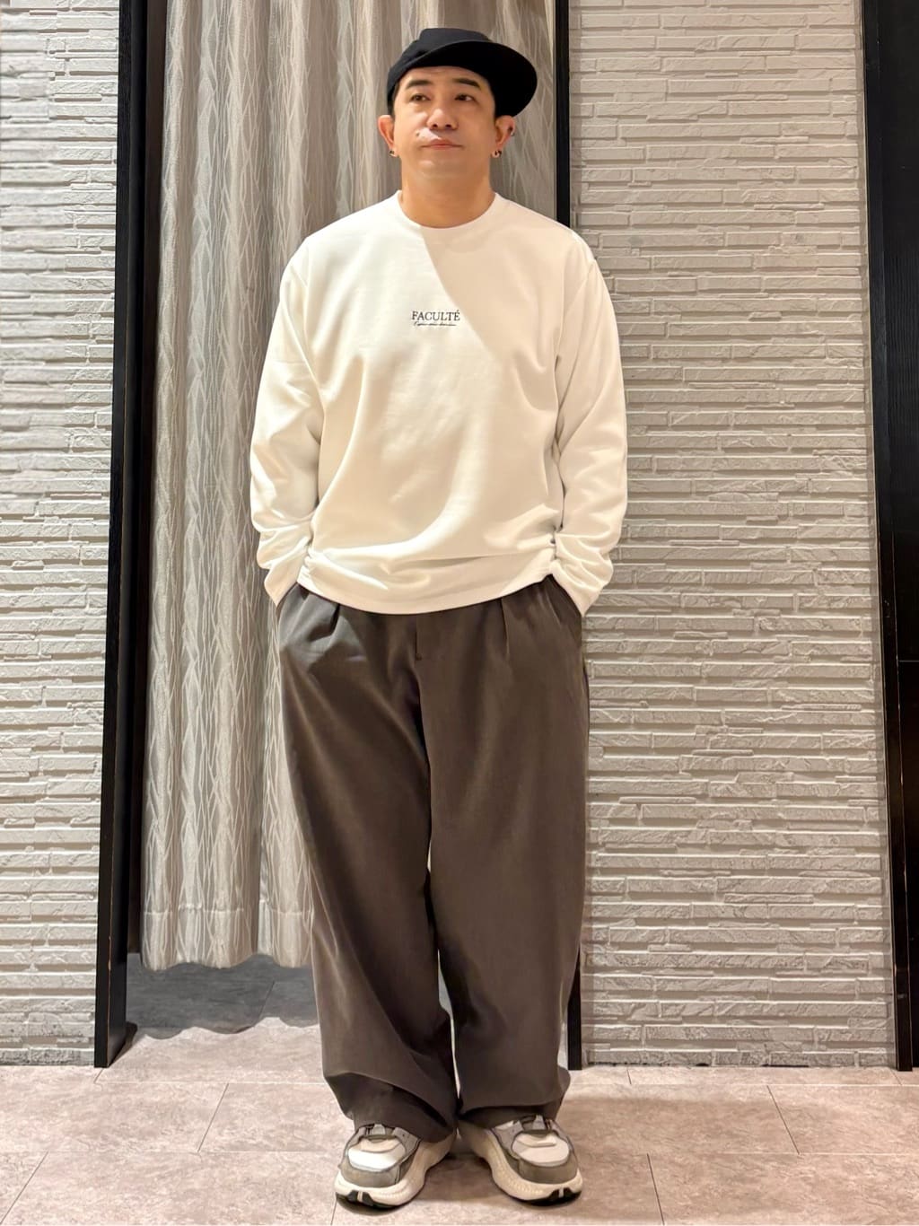 Pーyamaさんの「THE SHOP TK｜【さりげないワンポイント】ダンボール刺繍スウェット 洗濯機OK」を使ったコーディネート