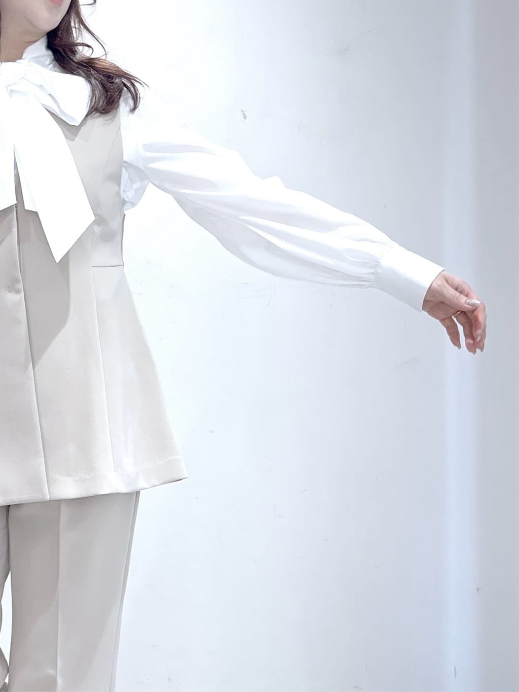 UDOさんの「OPAQUE.CLIP｜ペプラムジレ／セットアップ対応可【洗濯機OK】」を使ったコーディネート