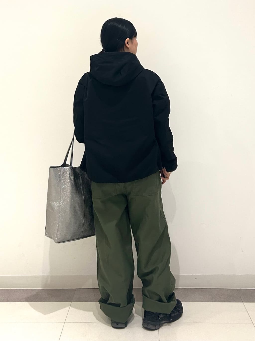 とりみさんの「DRESSTERIOR｜【ウォッシャブル/撥水素材】撥水ツイル マウンテンパーカー」を使ったコーディネート