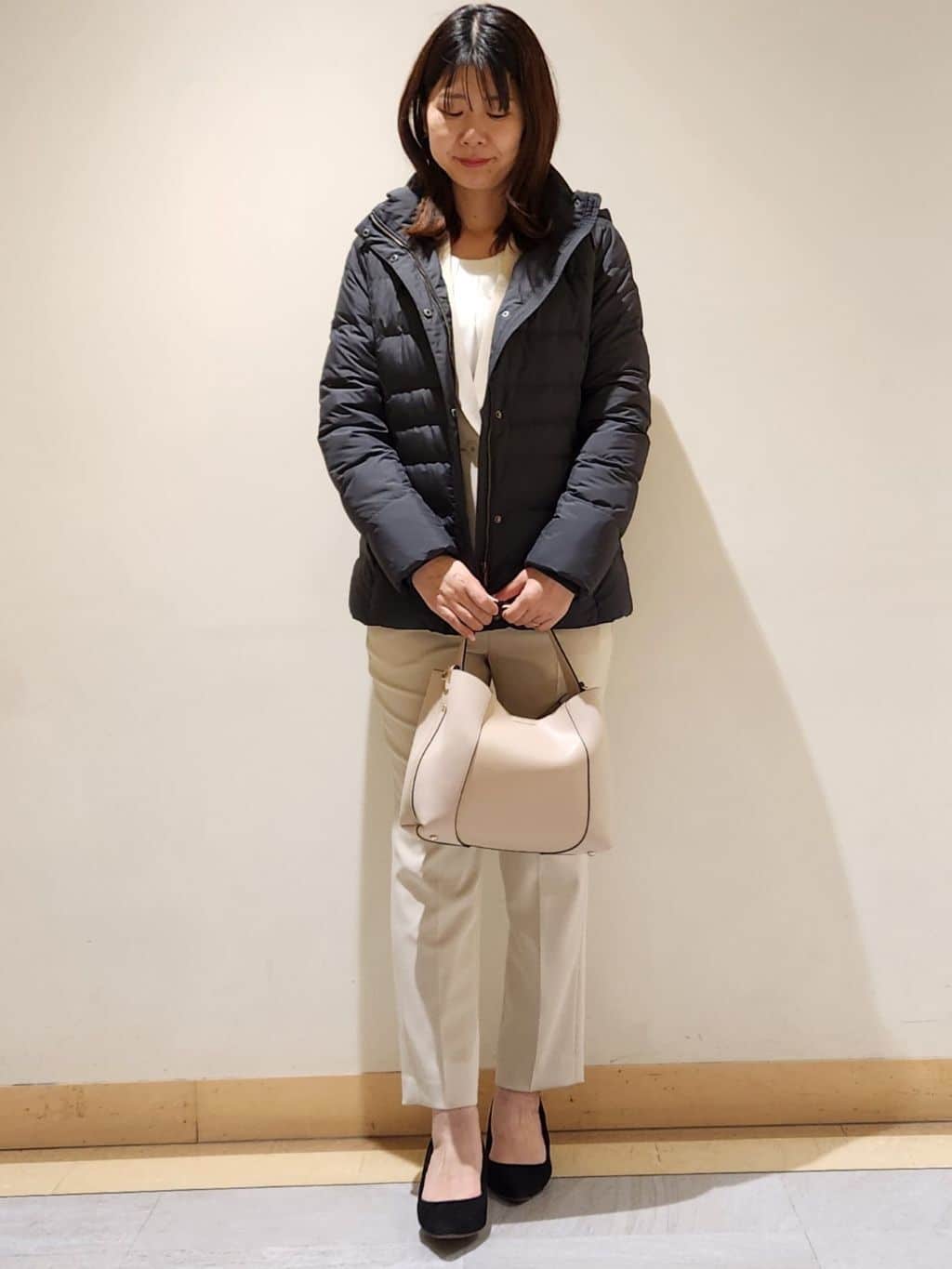 yukaさんの「COUP DE CHANCE｜【手洗い可／日本製／スーツ可】センタープレステーパードパンツ」を使ったコーディネート