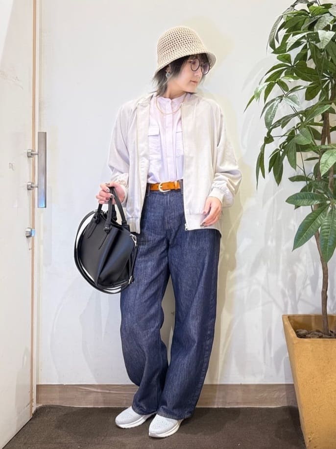 misakiさんの「SHOO･LA･RUE｜【SHOO・LA・RUE DENIM/高レビュー】ゆるっと決まる こなれカーブデニムパンツ」を使ったコーディネート