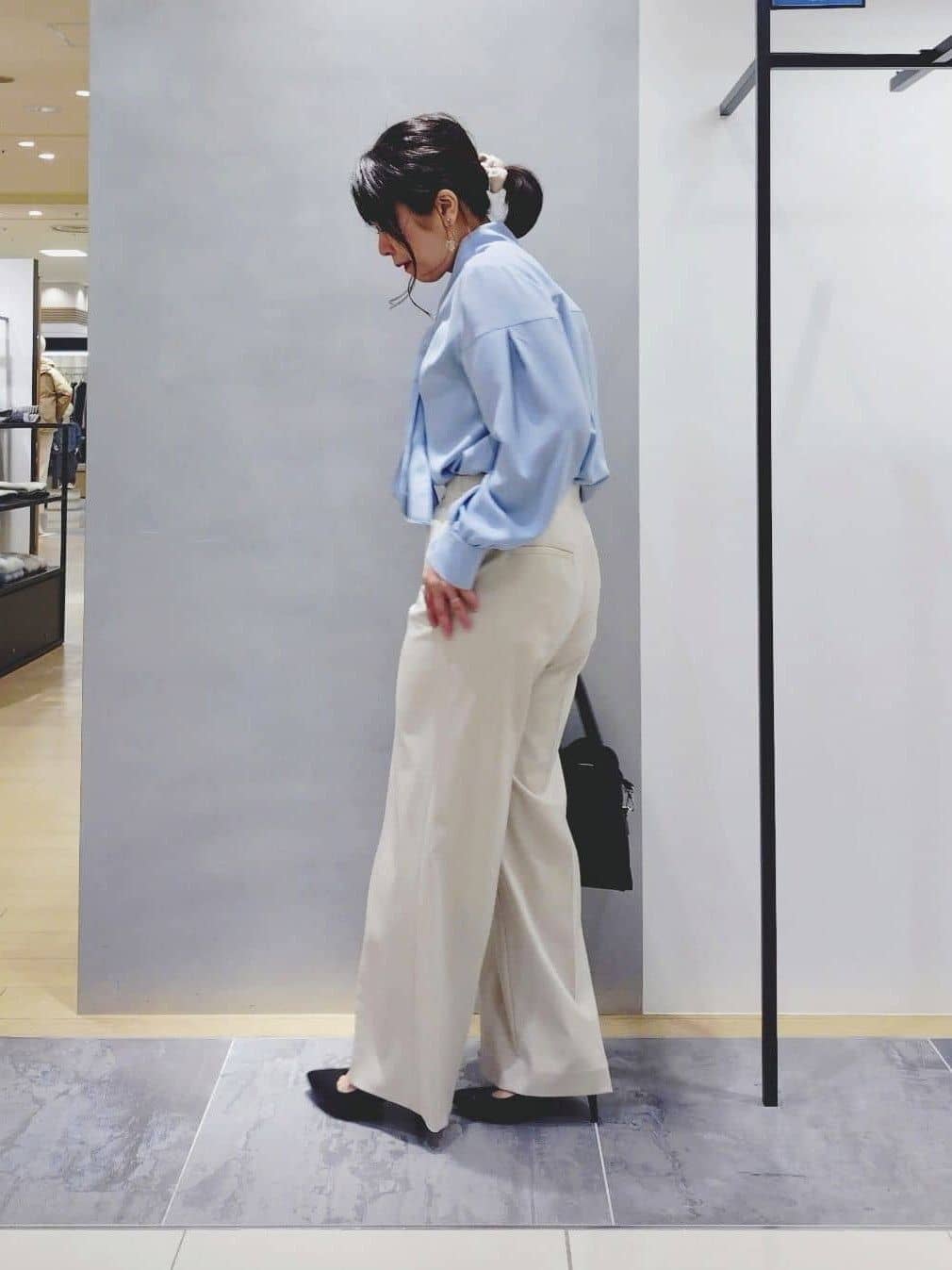 TOMOMIさんの「INDIVI｜【新作褒められパンツ】快温ワイドパンツ」を使ったコーディネート
