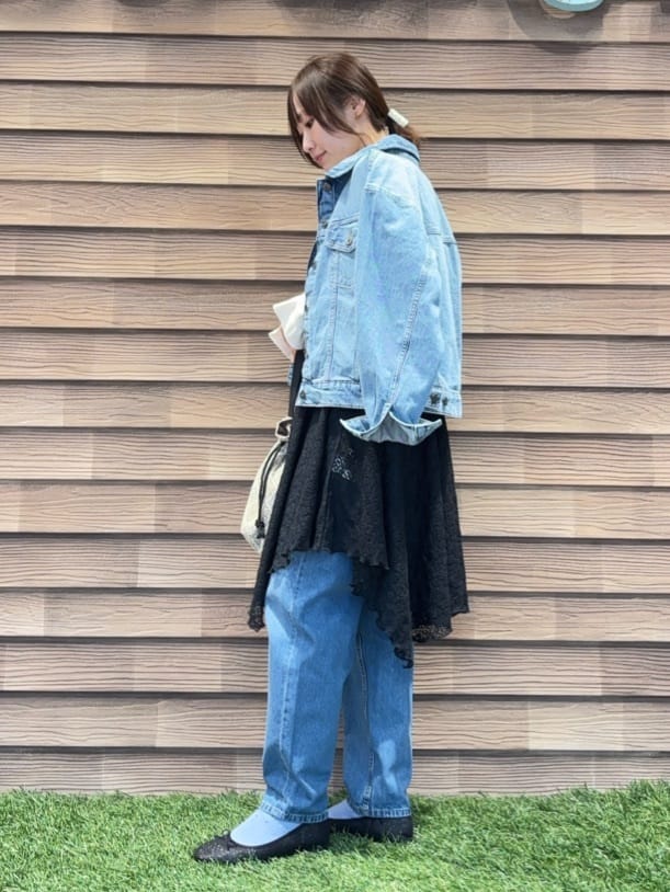 himiさんの「SHOO･LA･RUE｜【SHOO・LA・RUE DENIM】羽織るだけでこなれる　オーバーサイズデニムジャケット」を使ったコーディネート